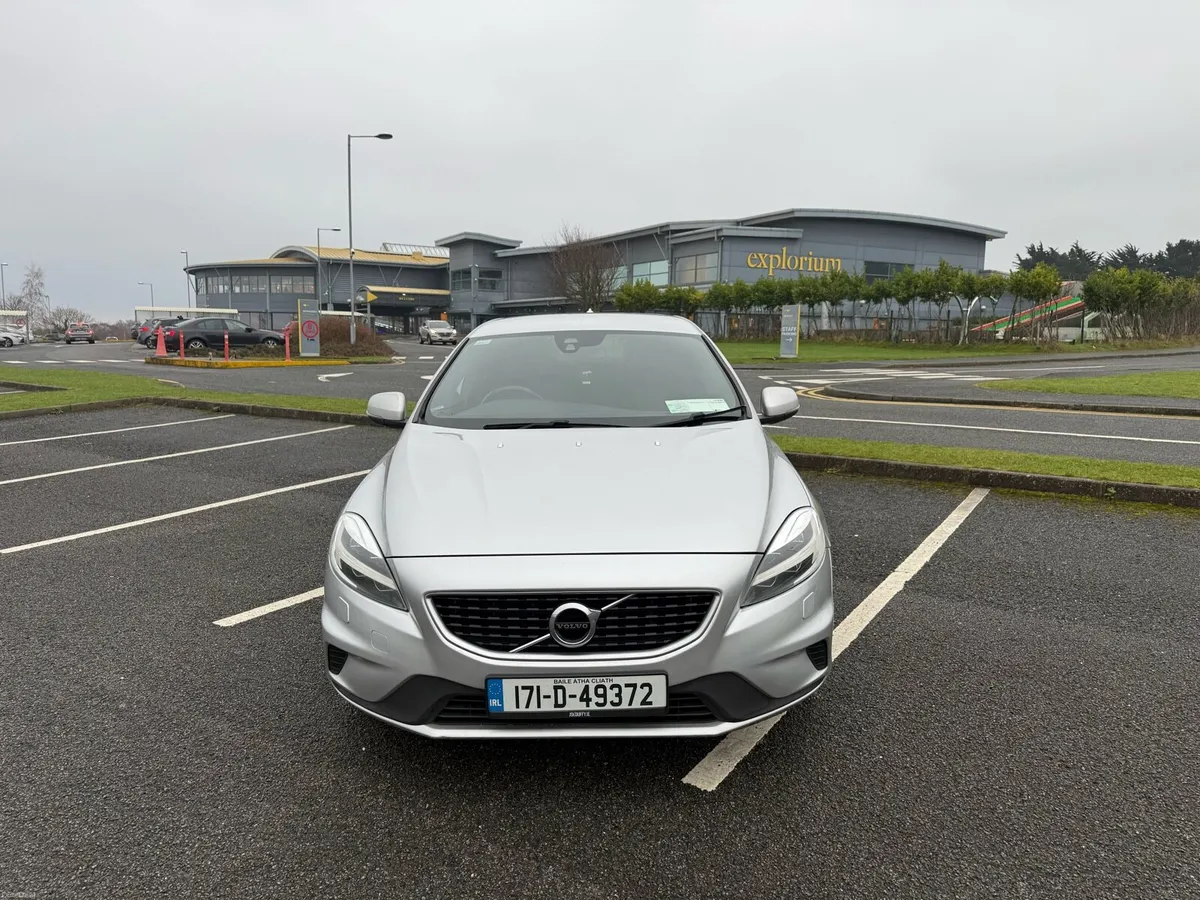 Volvo V40 D3 R-Design (150 BHP) - Image 2