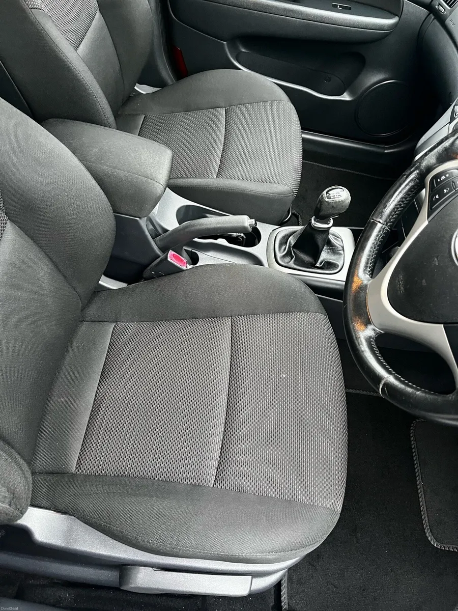 2012 Hyundai i30 deluxe 1.6 diesel - Image 5