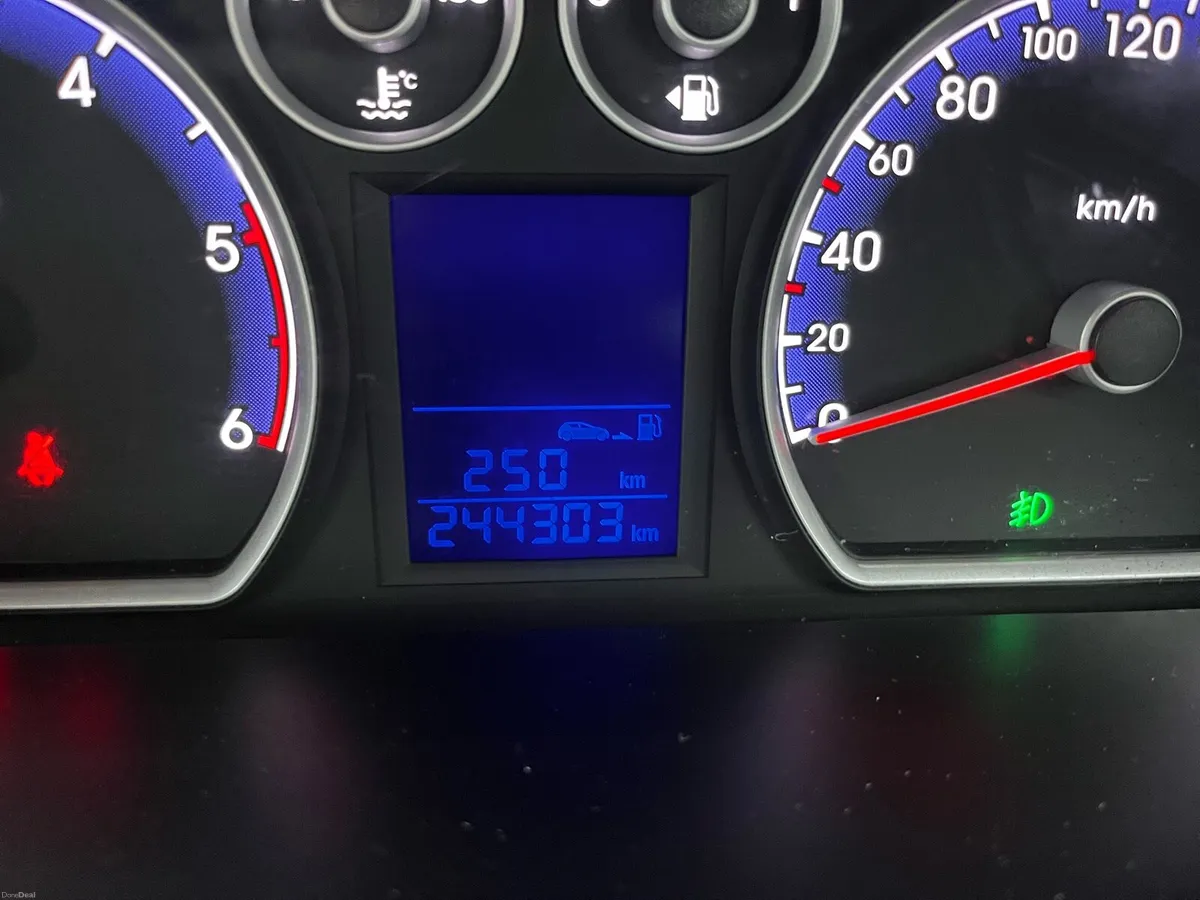 2012 Hyundai i30 deluxe 1.6 diesel - Image 6