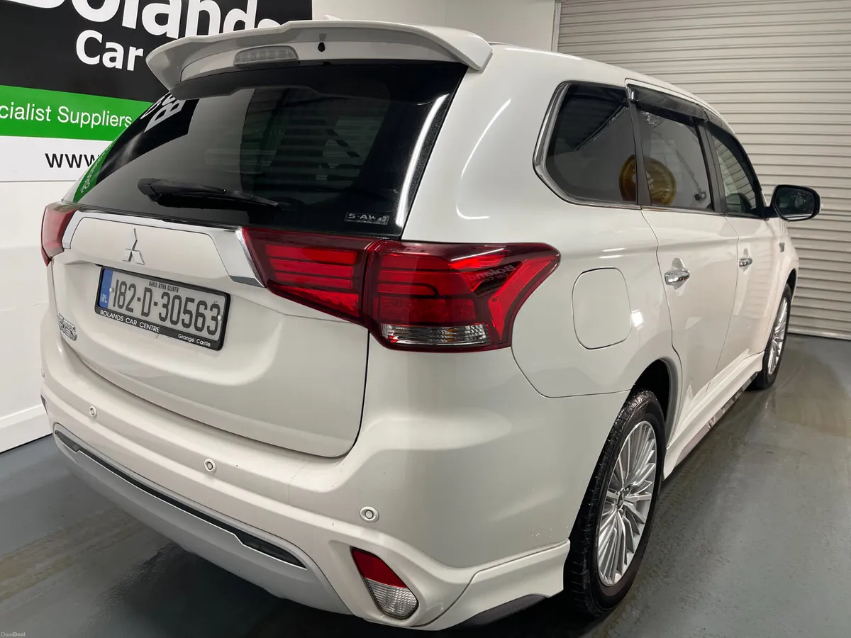 182 Mitsubishi Outlander Hybrid 2.4 Phev Automatic - Image 6