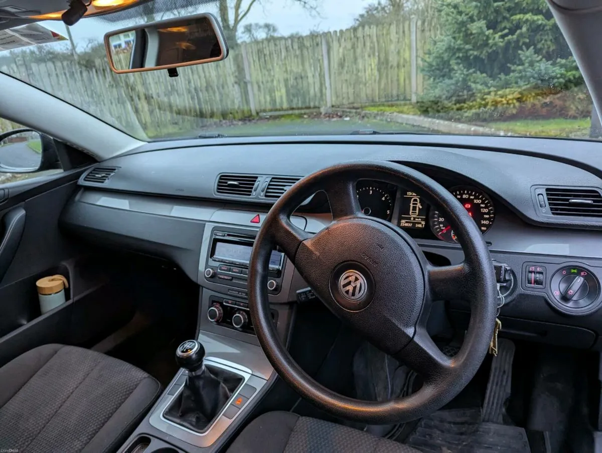 Volkswagen Passat - Image 3