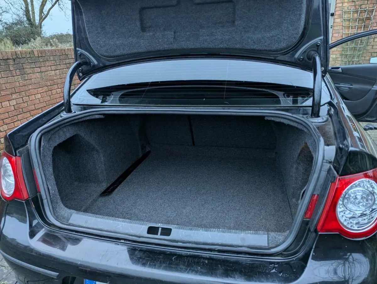 Volkswagen Passat - Image 4