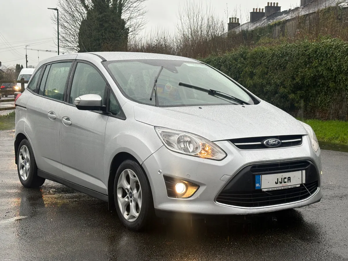 ABSOLUTELY TOP OF THE RANGE 7 SEATER - Image 1