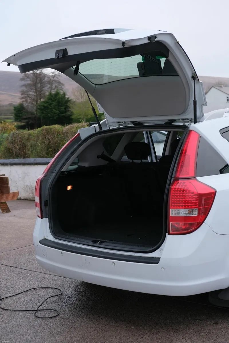 Kia Ceed 2012 - Image 2