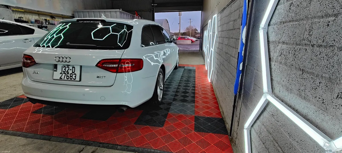 132 Audi A4 Avant S-Line Estate - Image 4