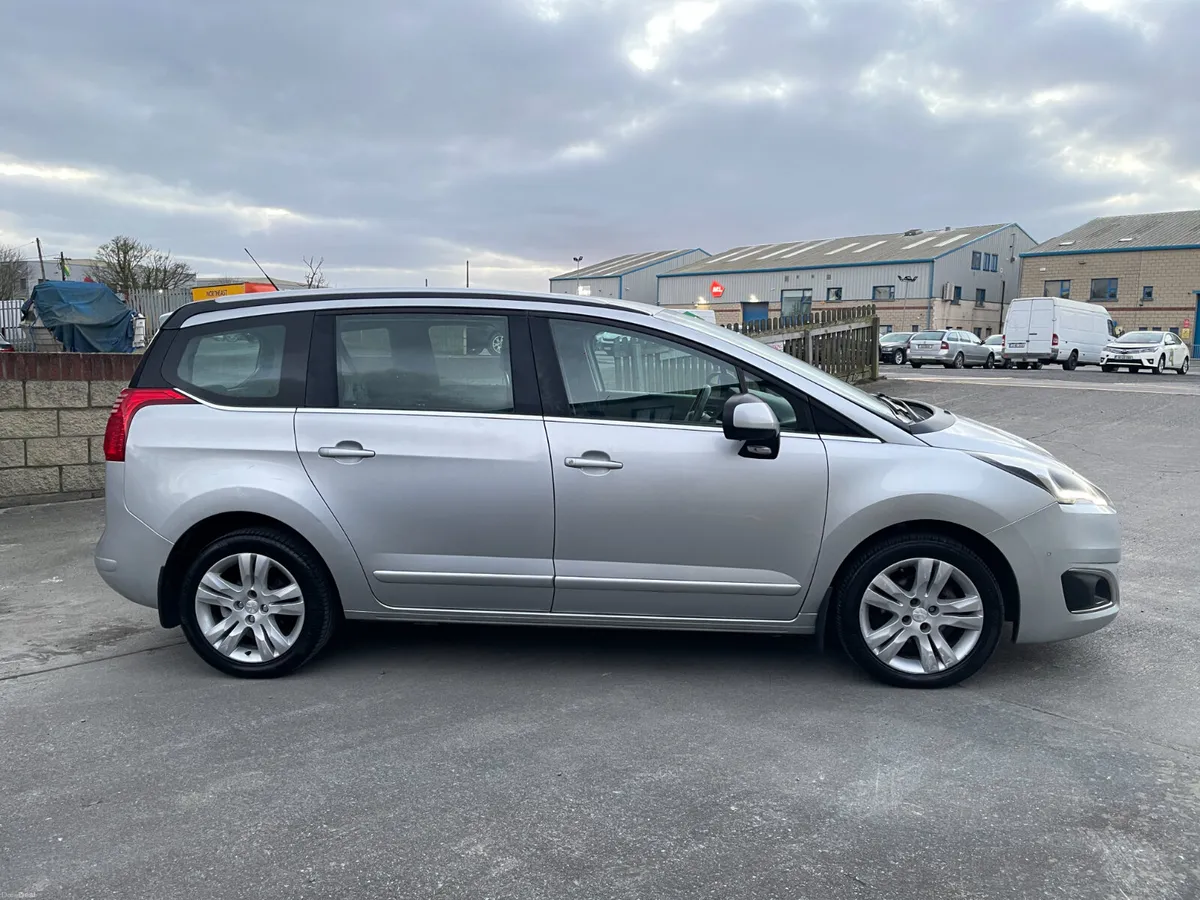 2015Peugeot 5008 ActivE1.6hdi,AUTOMATIC,7 SEATER - Image 4