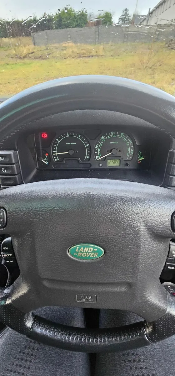 Land Rover Discovery 2003 - Image 2
