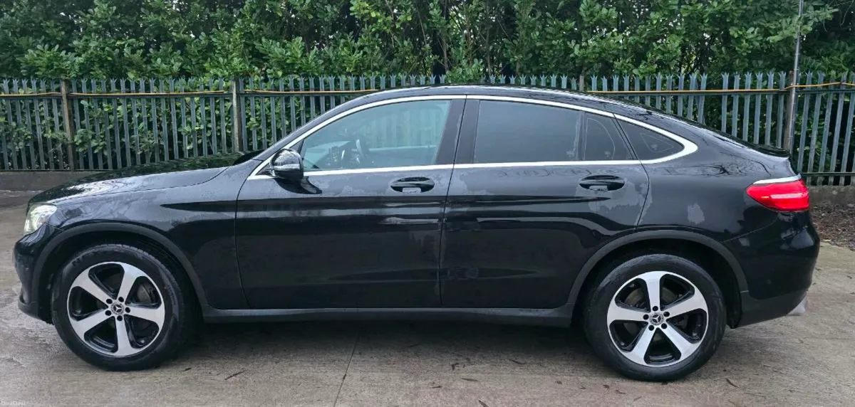 Mercedes-Benz  220 GLC - Image 3