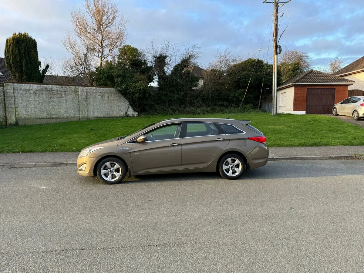 HYUNDAI I40 Estate 2015, NCT&TAX - Image 3