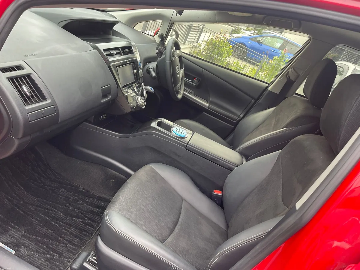 Toyota Prius 7 seater alpha  2017 - Image 3
