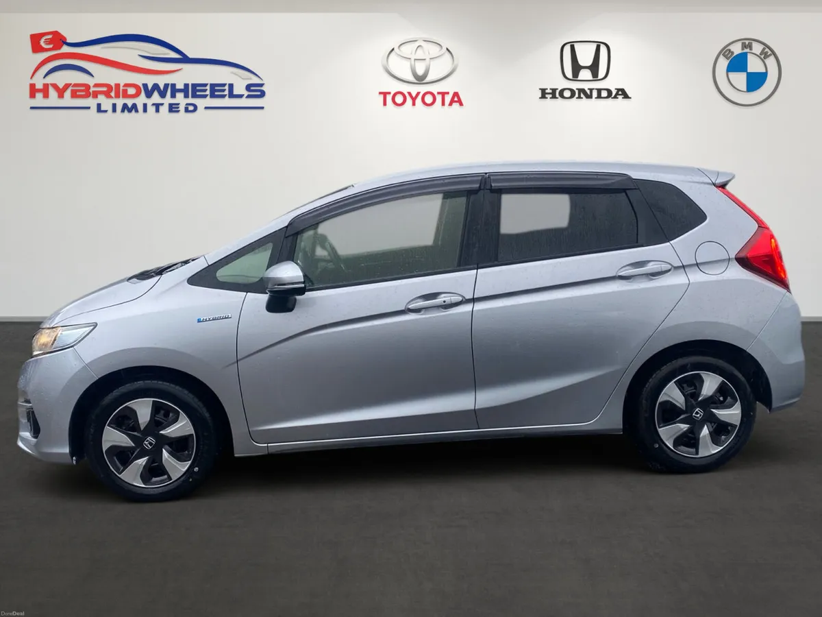 Honda Fit 2018 Hybrid - 95k Km only - Image 4