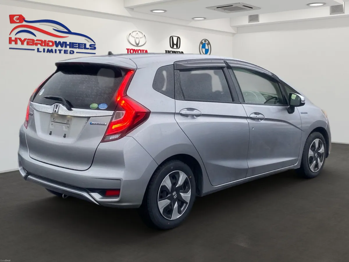 Honda Fit 2018 Hybrid - 95k Km only - Image 2