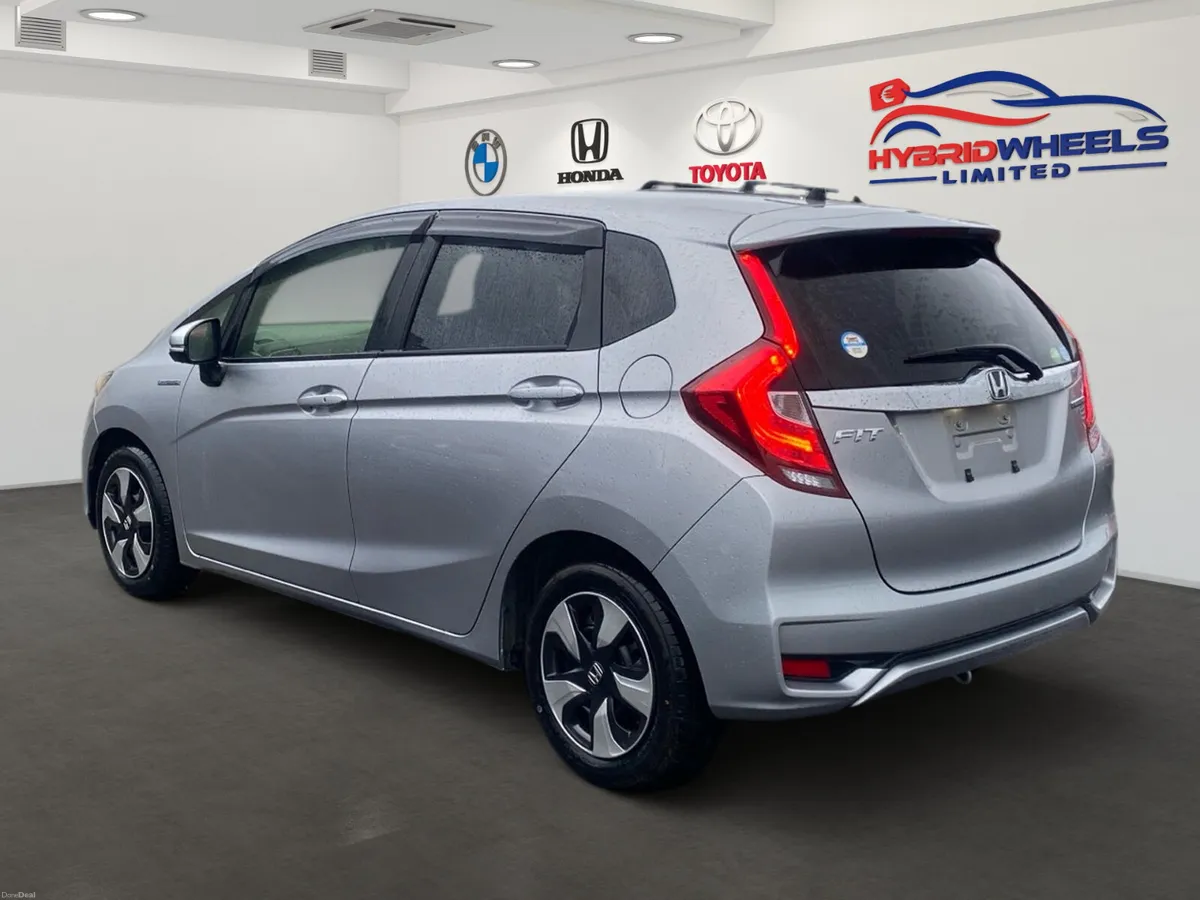 Honda Fit 2018 Hybrid - 95k Km only - Image 3