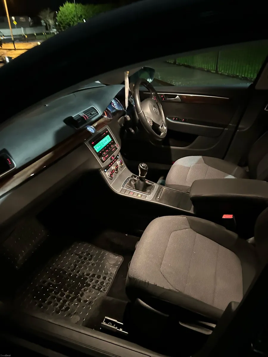 Volkswagen Passat - Image 3