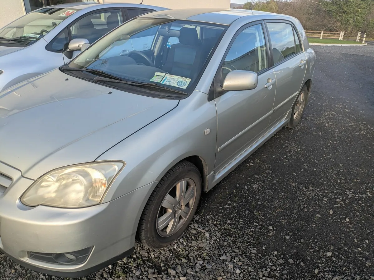 Toyota Corolla 2005 - Image 2