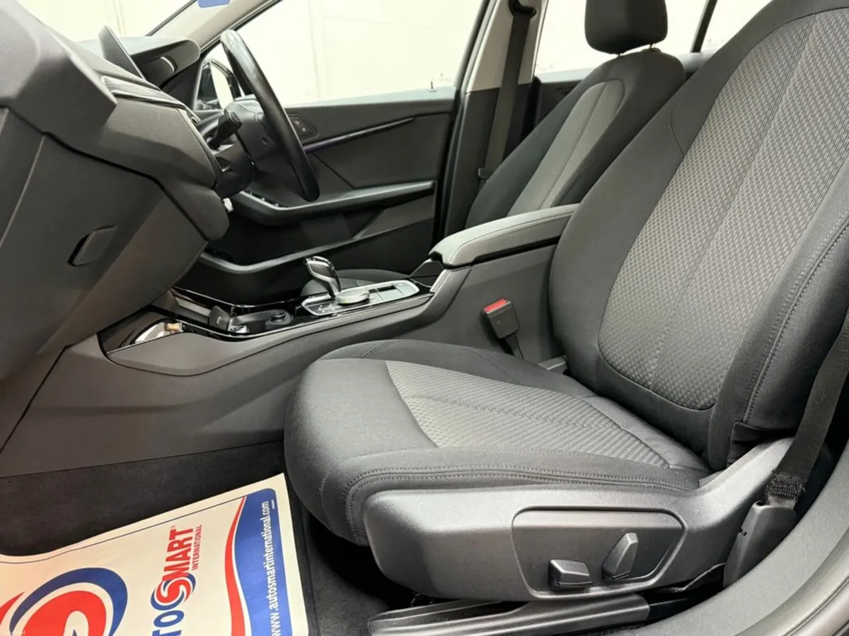 BMW 1-Series 118D PLAY Automatic - Image 4