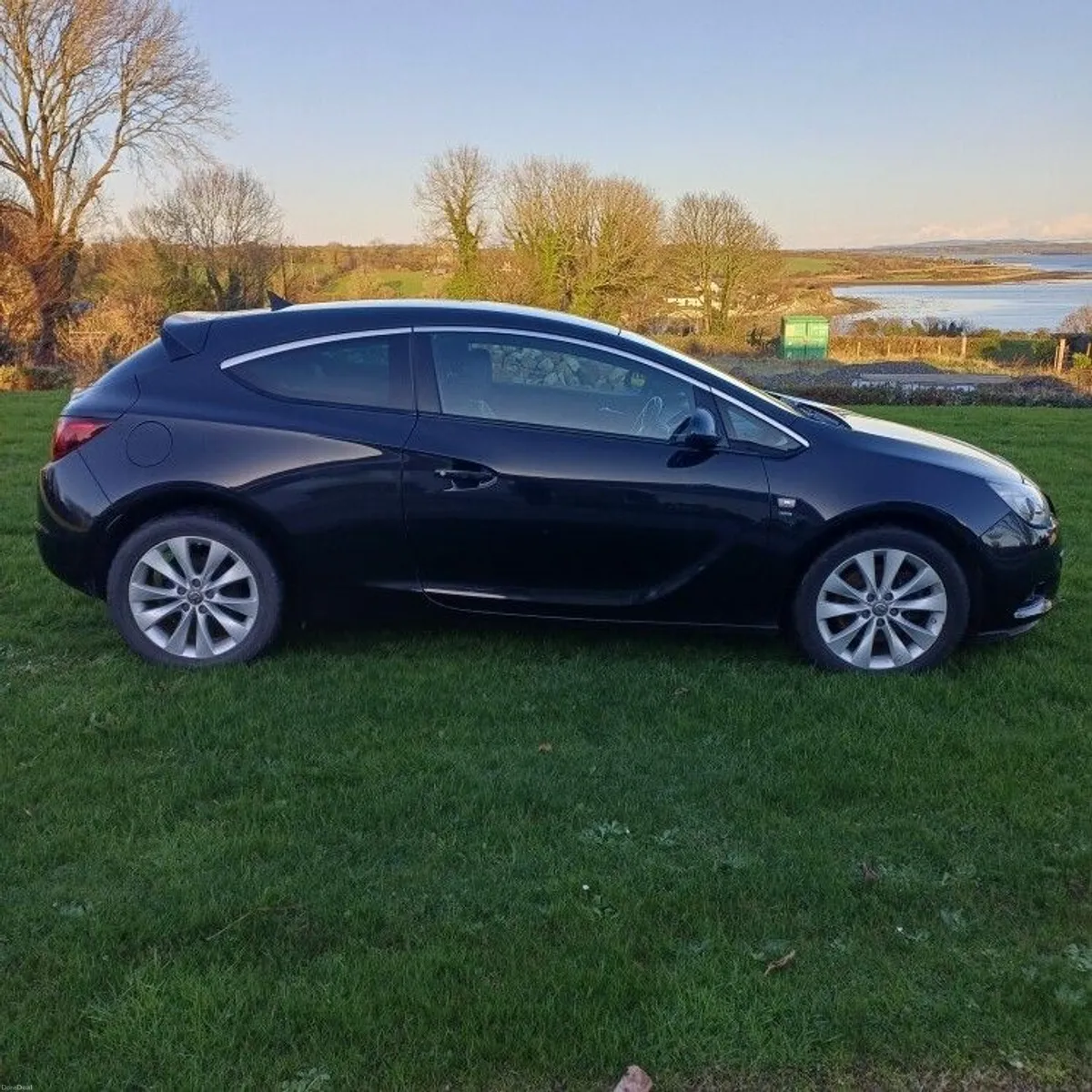 Limited edition Automatic diesel GTC CDTi Astra co - Image 3