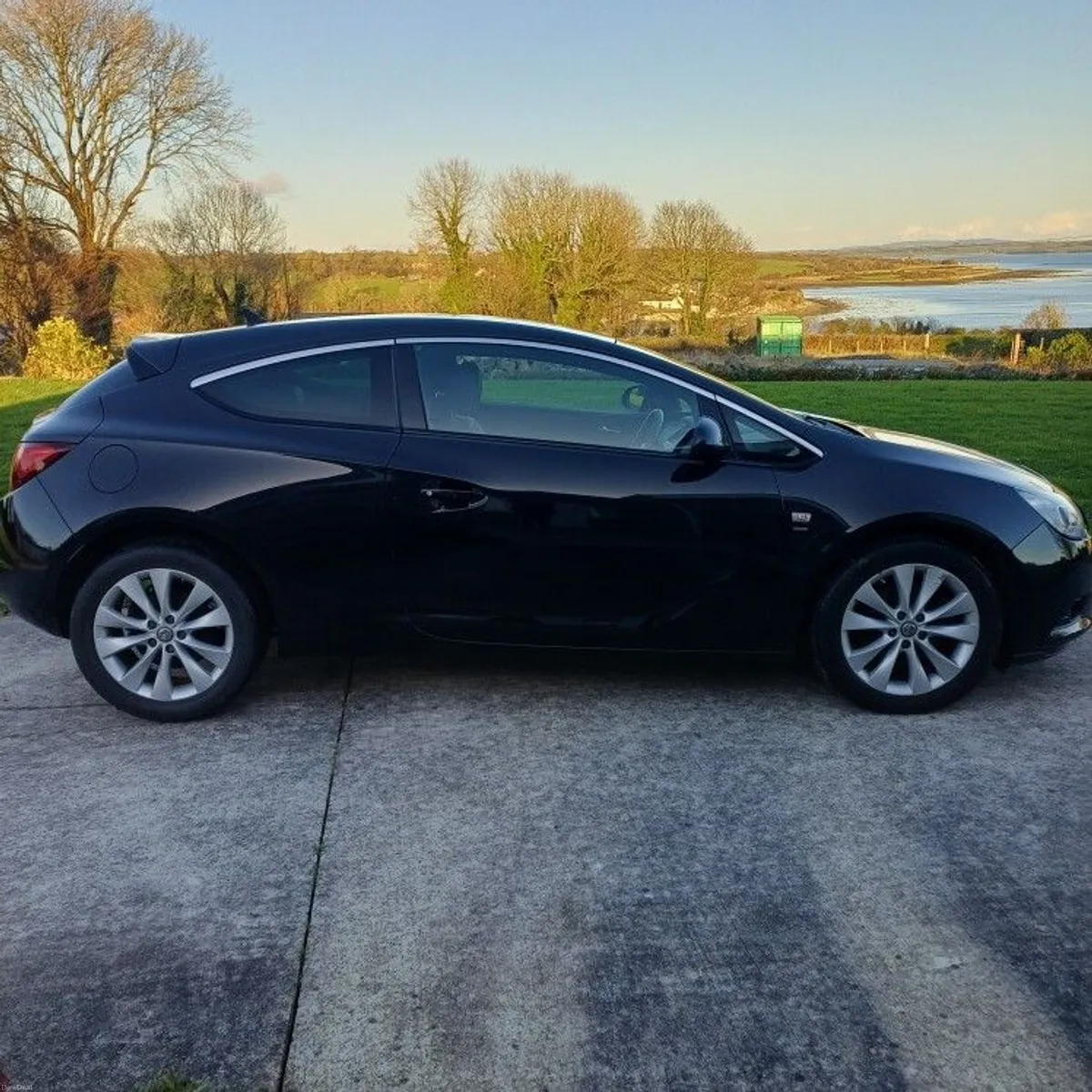 Limited edition Automatic diesel GTC CDTi Astra co - Image 2