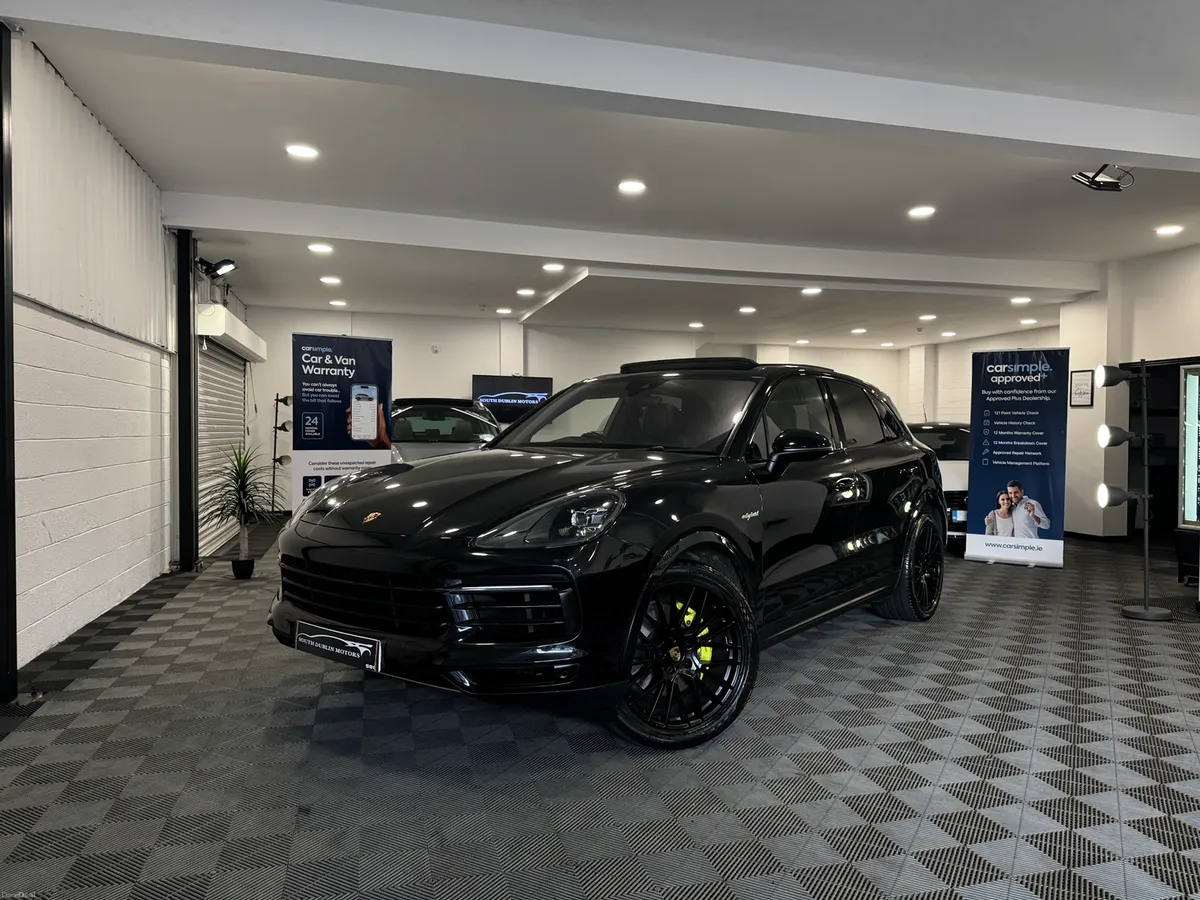 Porsche Cayenne 3.0 V6 E Hybrid-Night Edition - Image 3