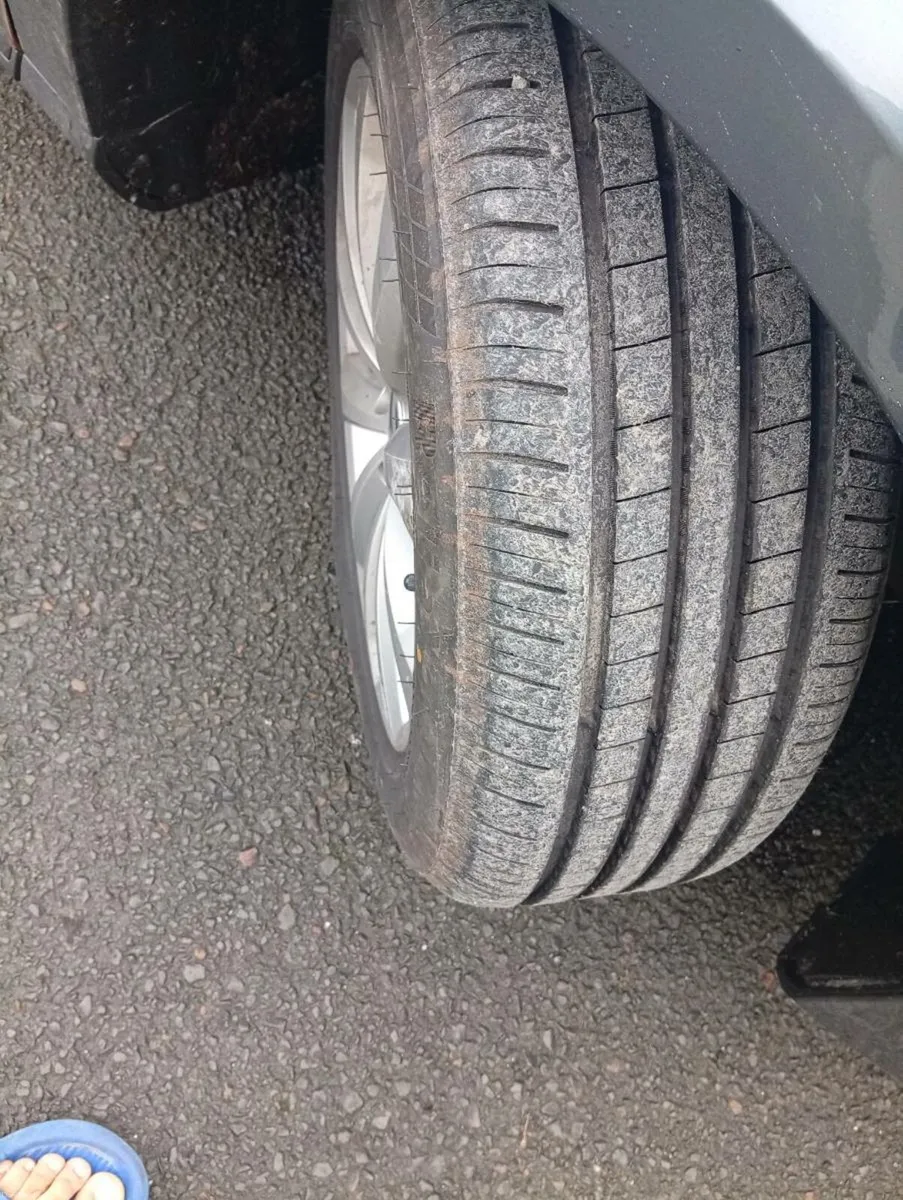 Volkswagen Passat - Image 1