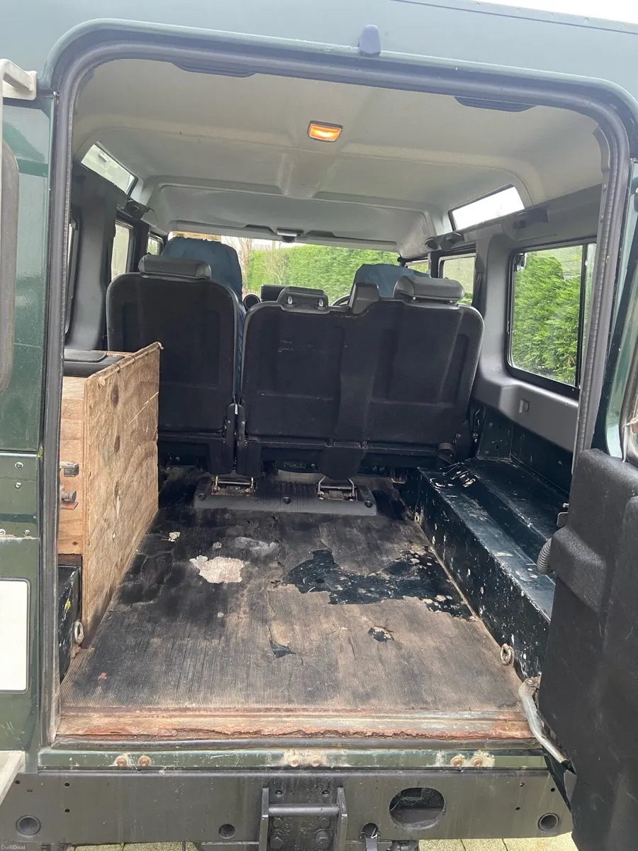 Land Rover Defender - Image 3