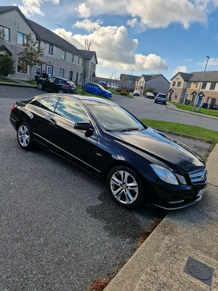 MERCEDES E 220 AUTOMATIC - Image 3