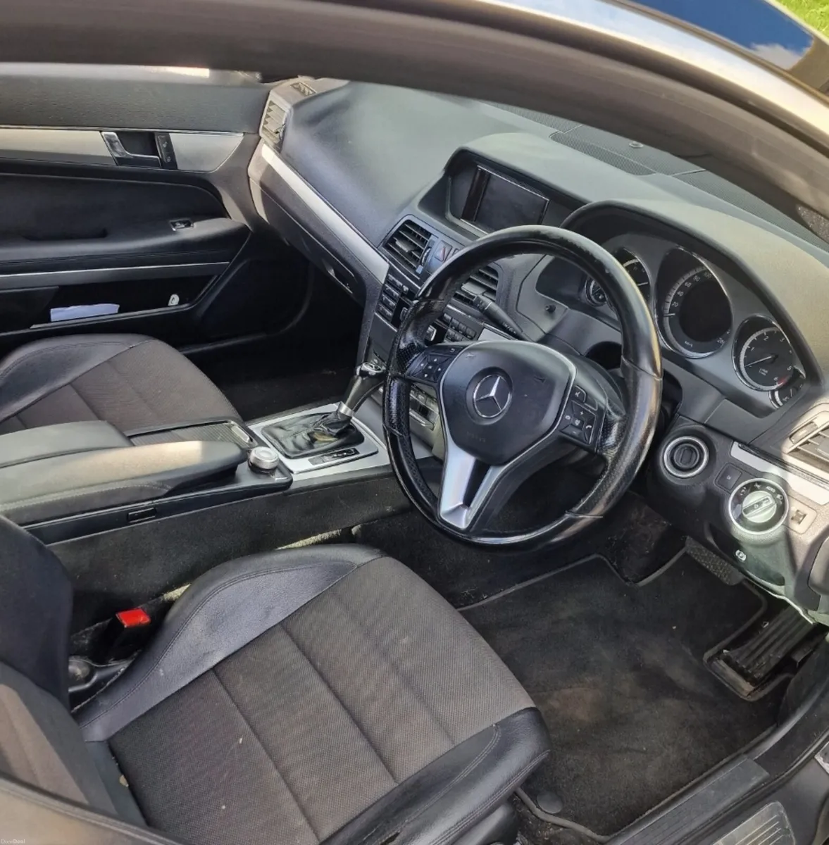 MERCEDES E 220 AUTOMATIC - Image 2