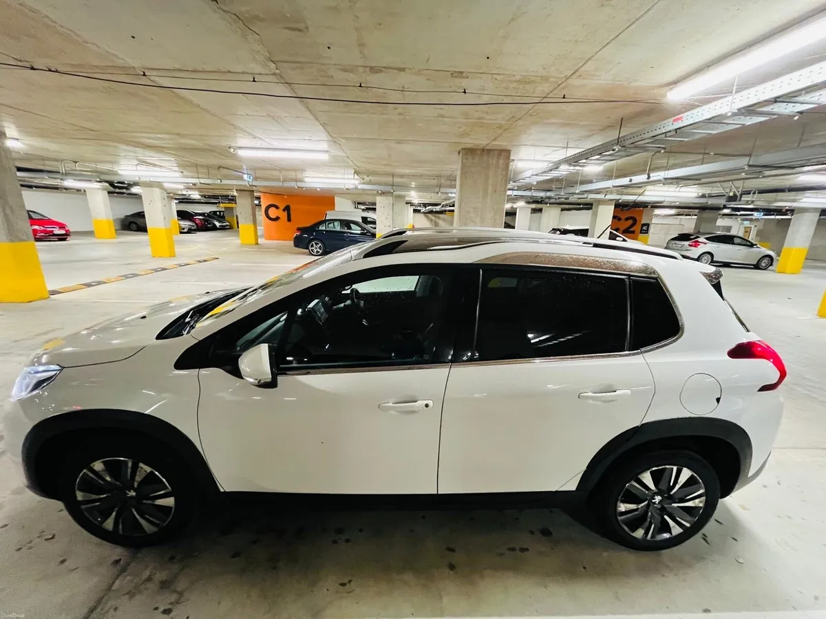 Peugeot 2008 Allure 1.2 AUTO - Image 4