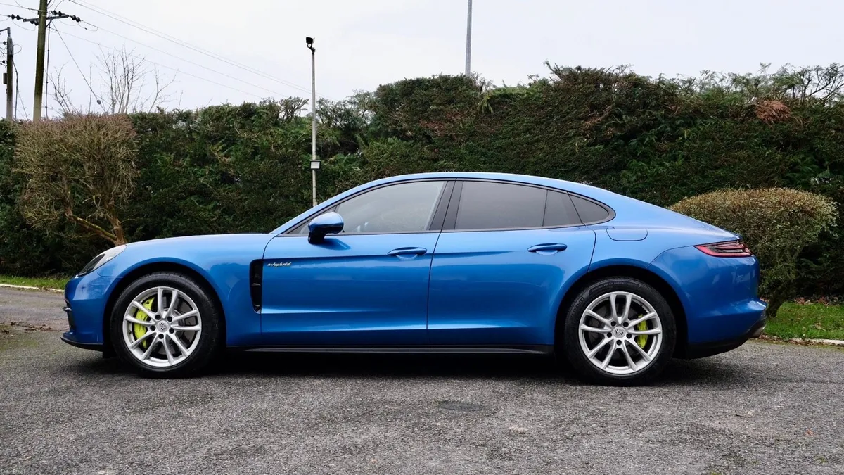 2018 Porsche Panamera 4 E-Hybrid - Image 4
