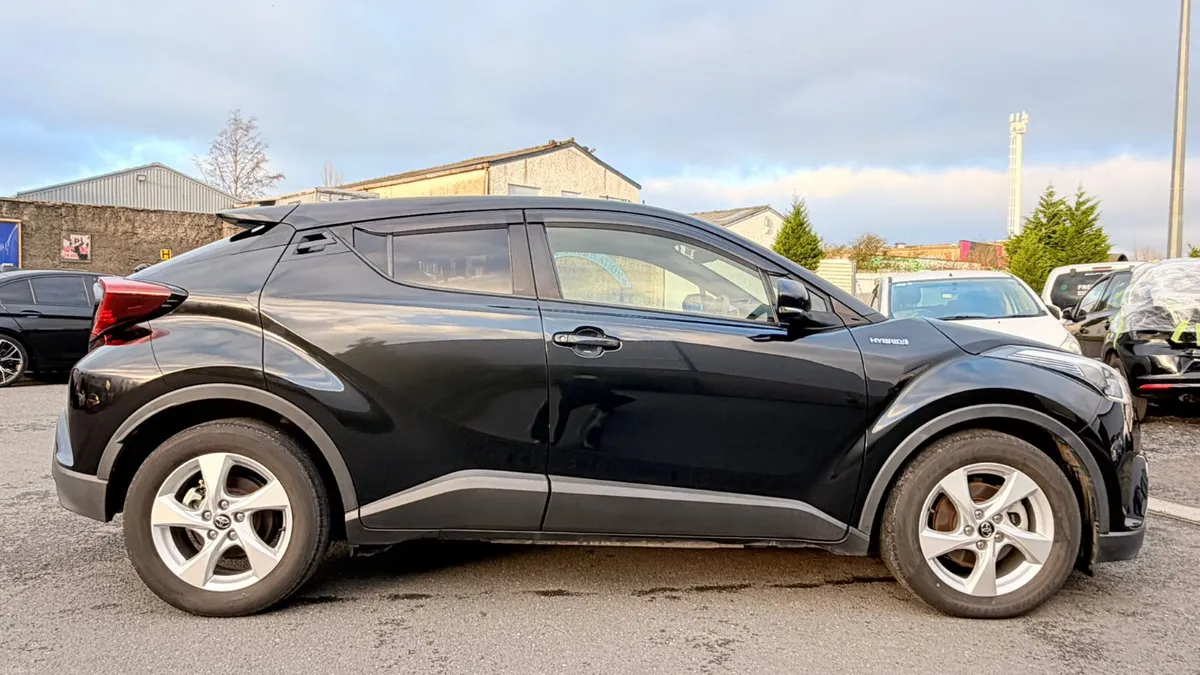 Toyota C-HR Hybrid 2019 - Image 3