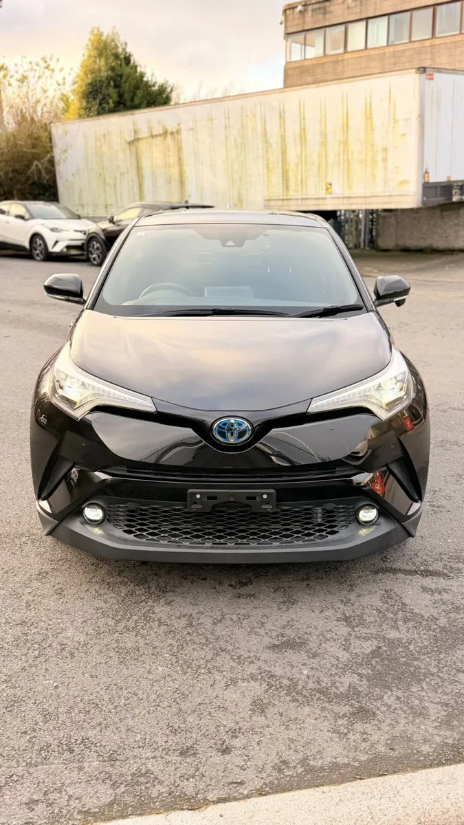 Toyota C-HR 2018 Hybrid - Image 1