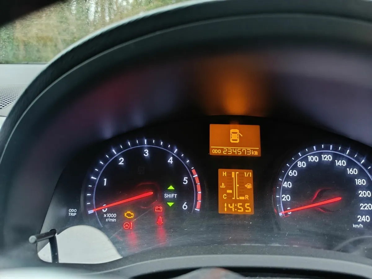 Toyota Avensis 2012 - Image 3