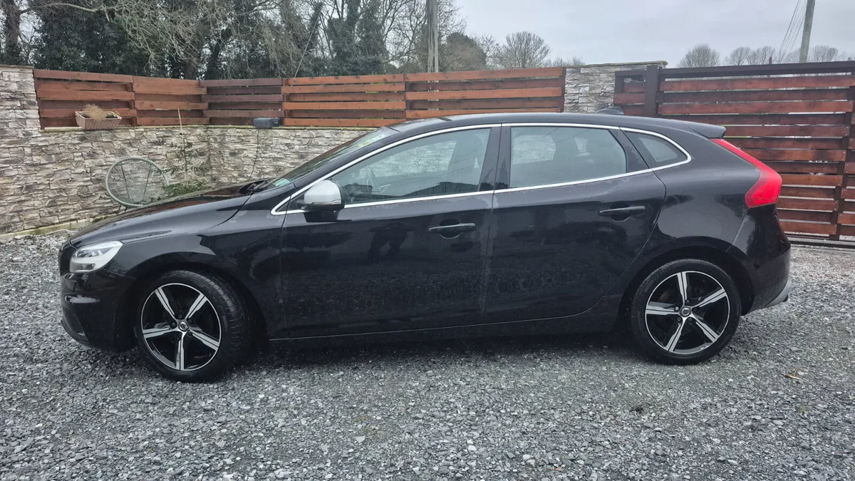2016 Volvo V40 R-DESIGN 2.0D - Image 2