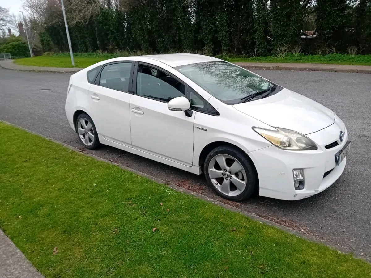 2011 Toyota prius hybrid - Image 2