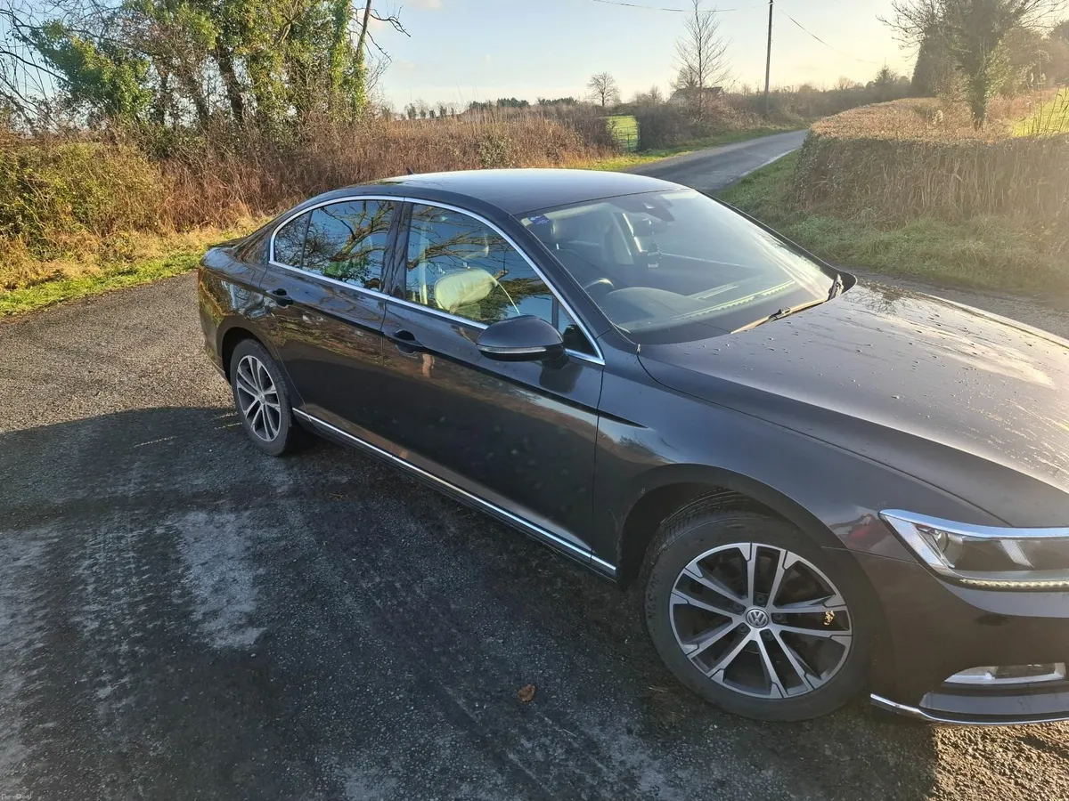 Volkswagen Passat 2019 - Image 2