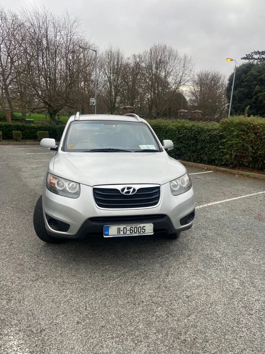 Hyundai Santa Fe 2011 tax+ nctd - Image 4