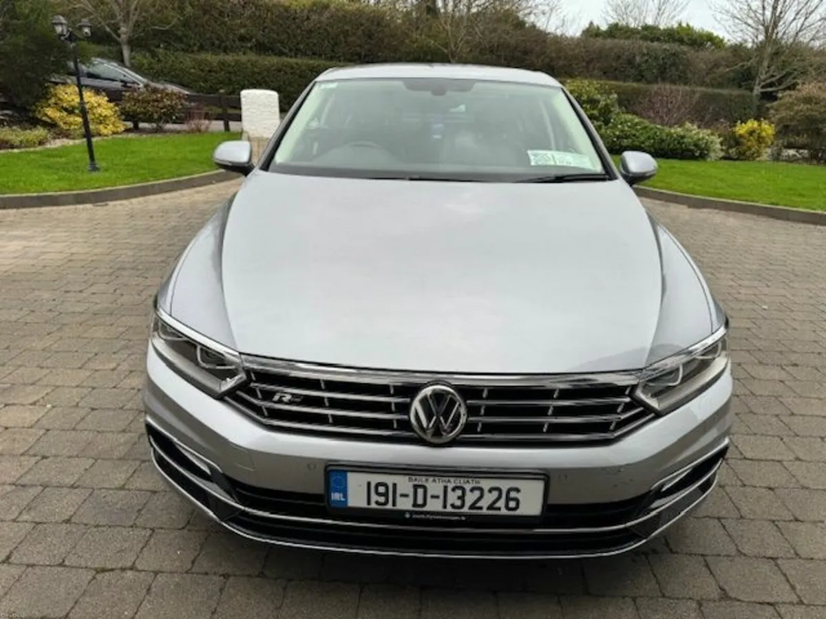 Volkswagen Passat 2.0 TDI 150hp R-Line DSG - Image 1
