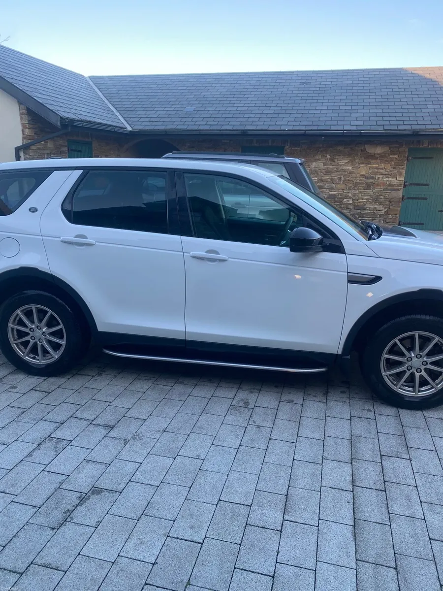 Land Rover Discovery Sport 2017 - Image 4