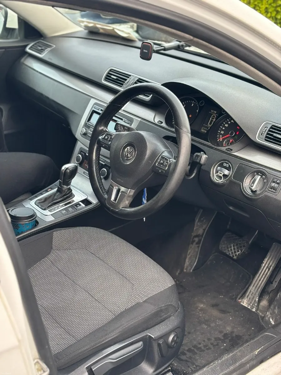 Volkswagen Passat 2011 Automatic - Image 4