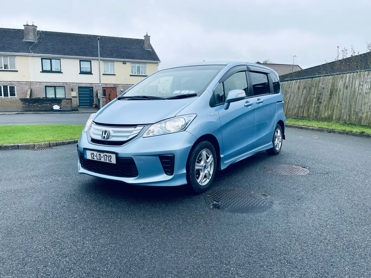 Honda Freed, 6 seater, petrol/hybrid - Image 1
