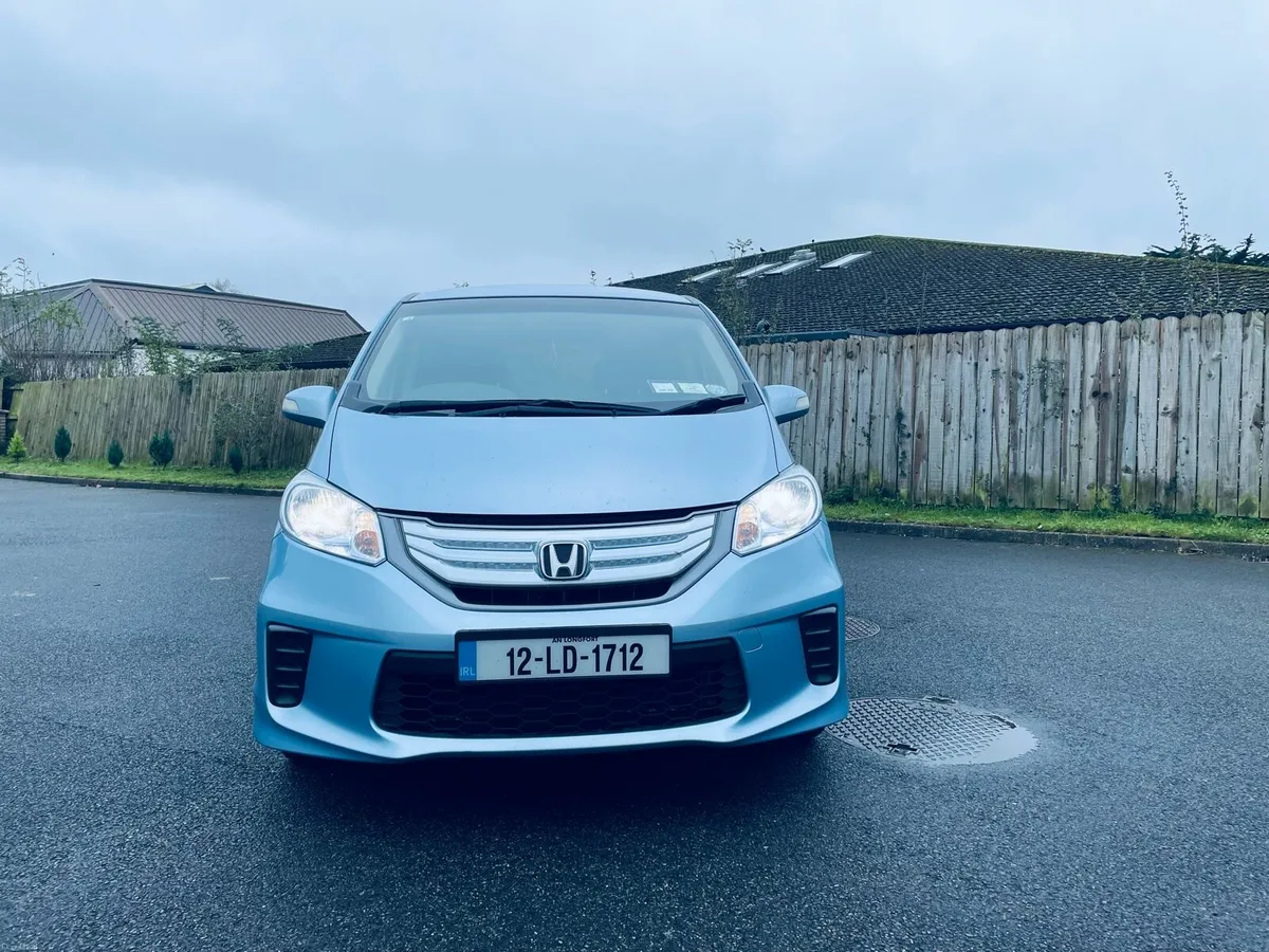 Honda Freed, 6 seater, petrol/hybrid - Image 2