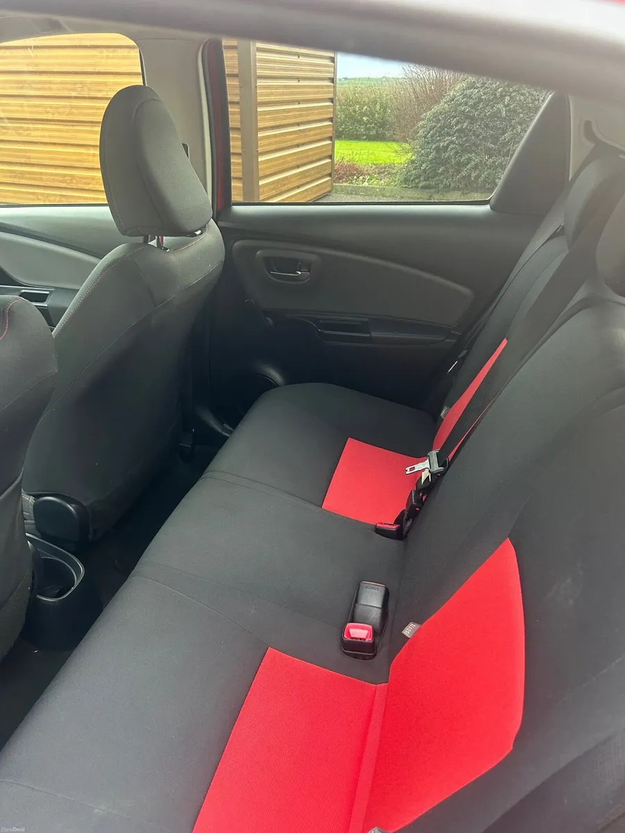 Toyota Yaris Sport 2015 - Image 2