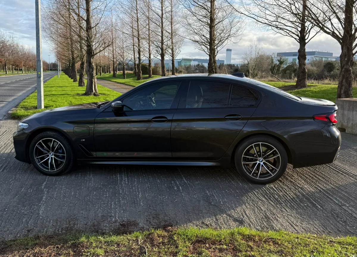 211 BMW 530e M-Sport G30 LCI Sophisto Grey - Image 3