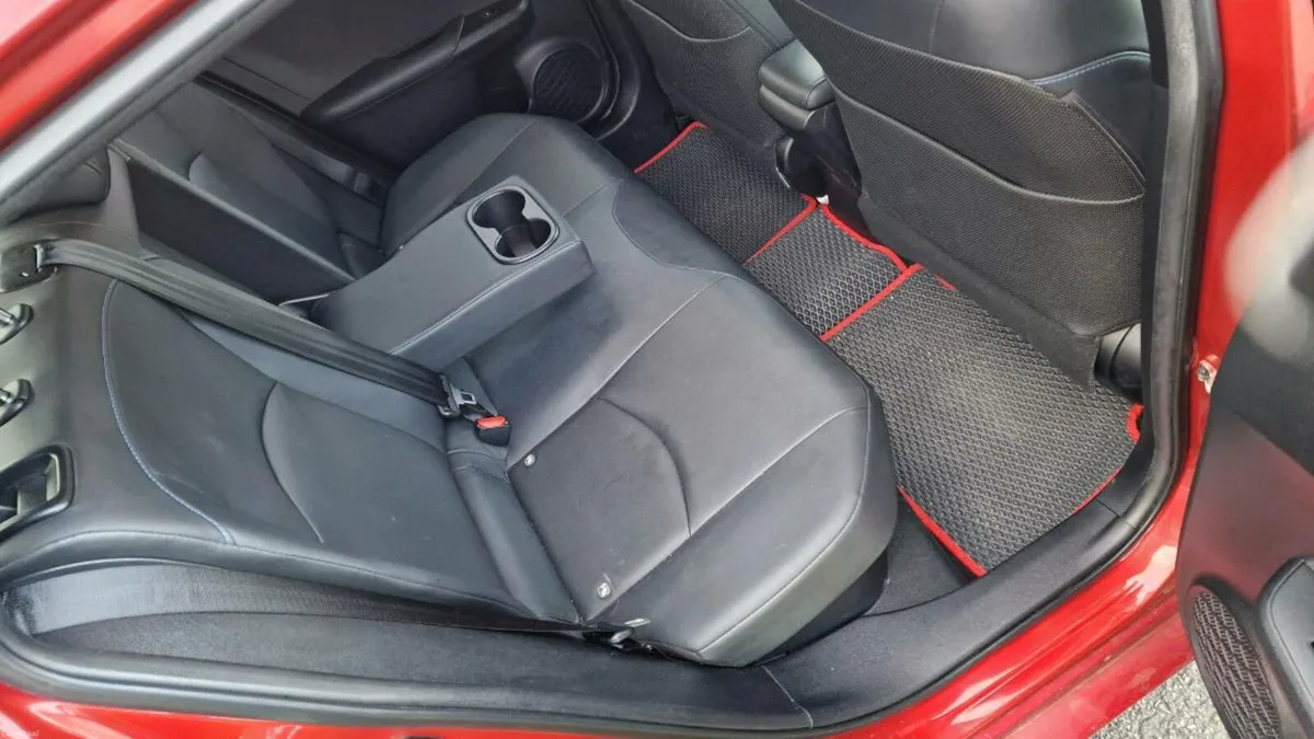 Toyota prius ☆LEATHER SEATS☆video recorder ☆ - Image 4