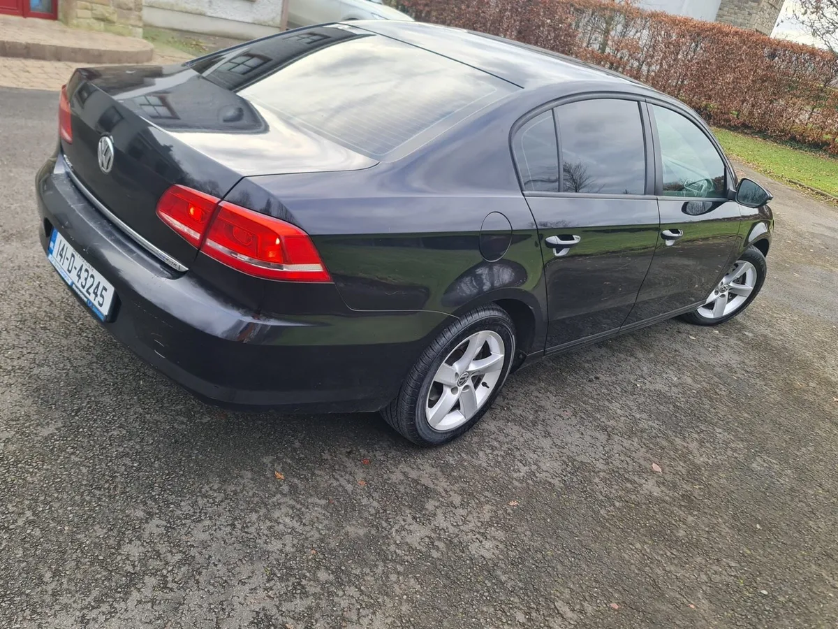 Volskwagen Passat - Image 3