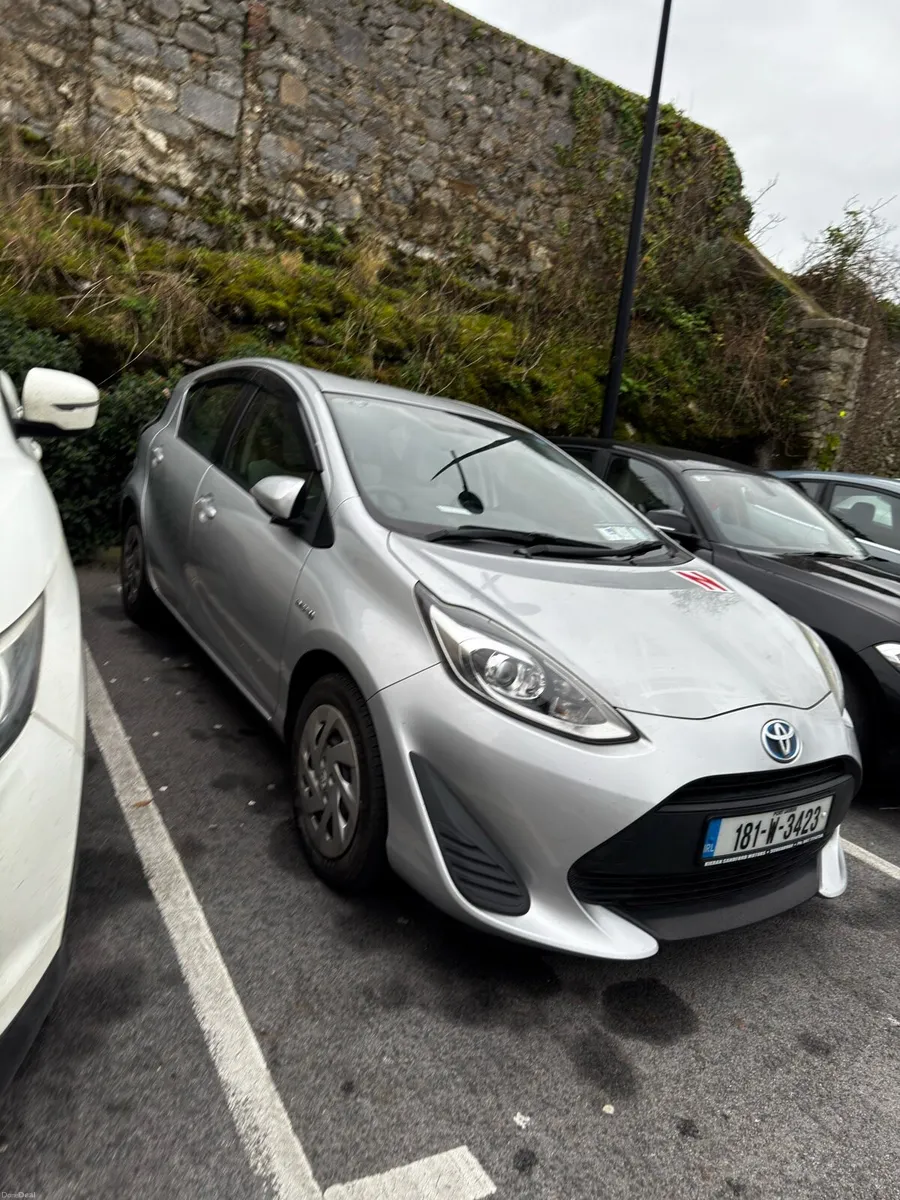 Toyota aquat hybrid - Image 3