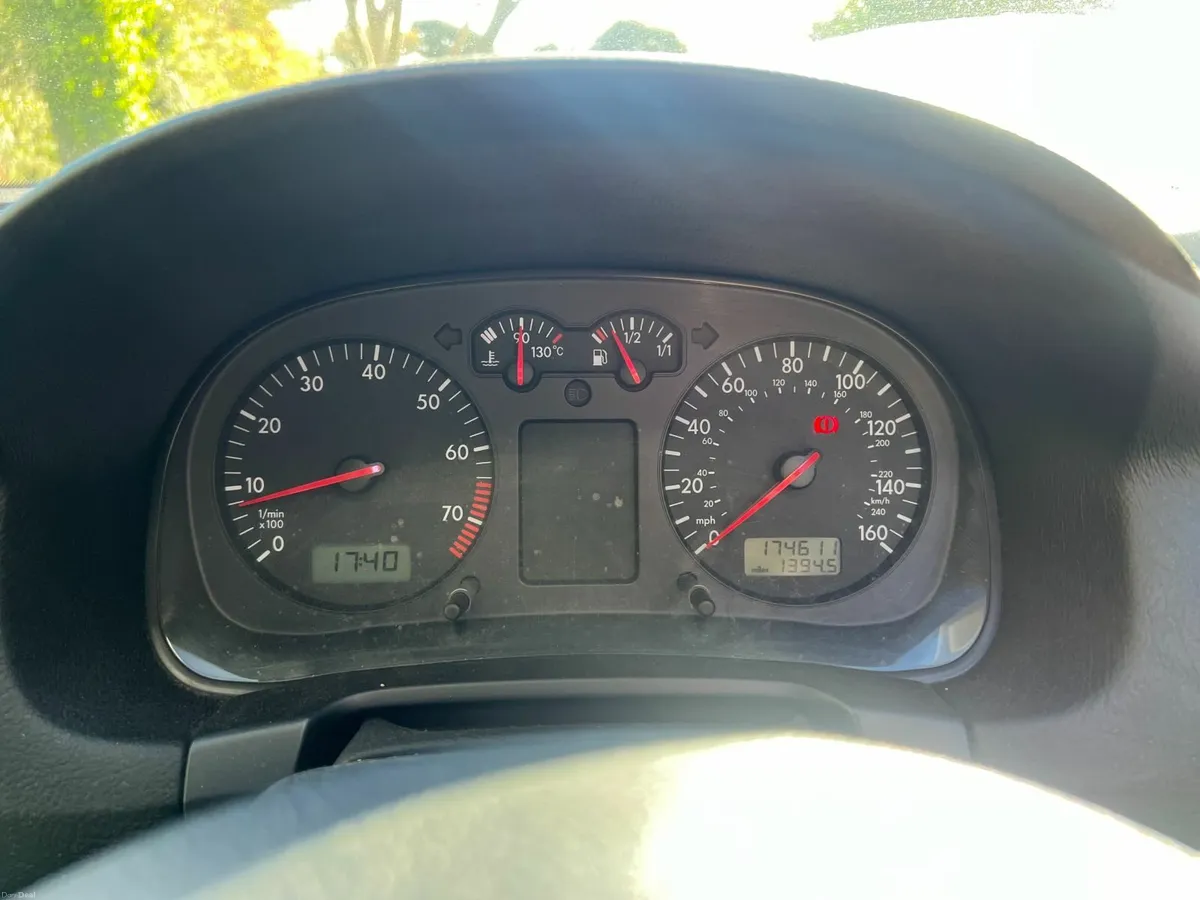 Volkswagen Golf 2002 - Image 2
