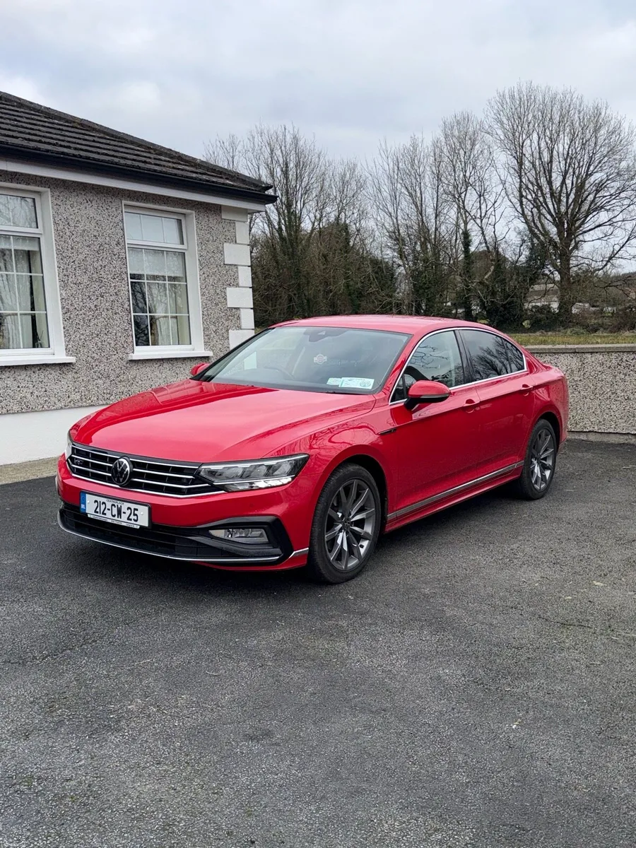 R-Line Volkswagen Passat. - Image 1