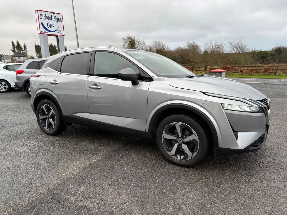 Nissan Qashqai 1.3 SV PREMIUM MI/HYB 2022 - Image 4