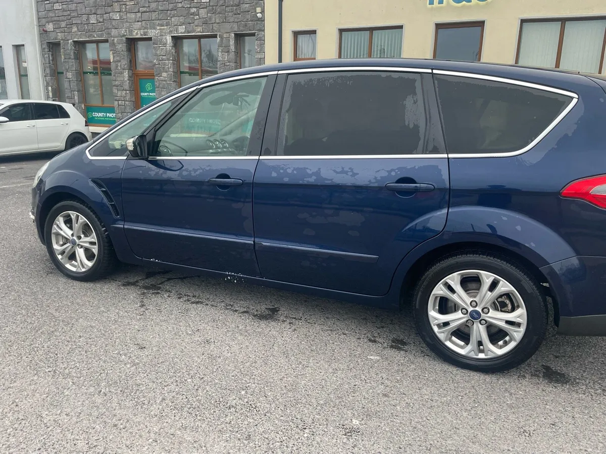 Automatic 7 seats / Nct!!Available now 99k mls - Image 4